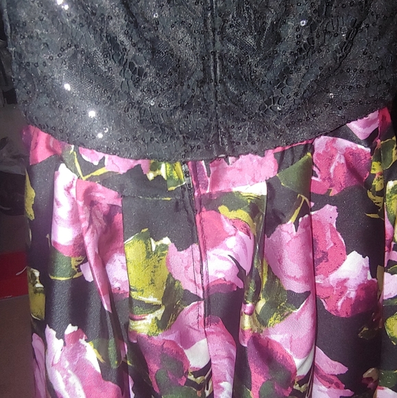 2 pcs Black/Floral Dress Jodi Kristopher - Picture 5 of 6